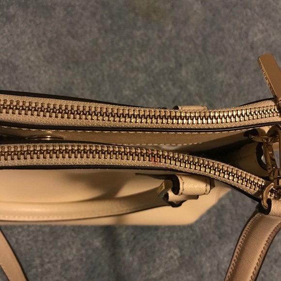 Tory Burch White Mini Robinson Tote - Picture 7 of 7